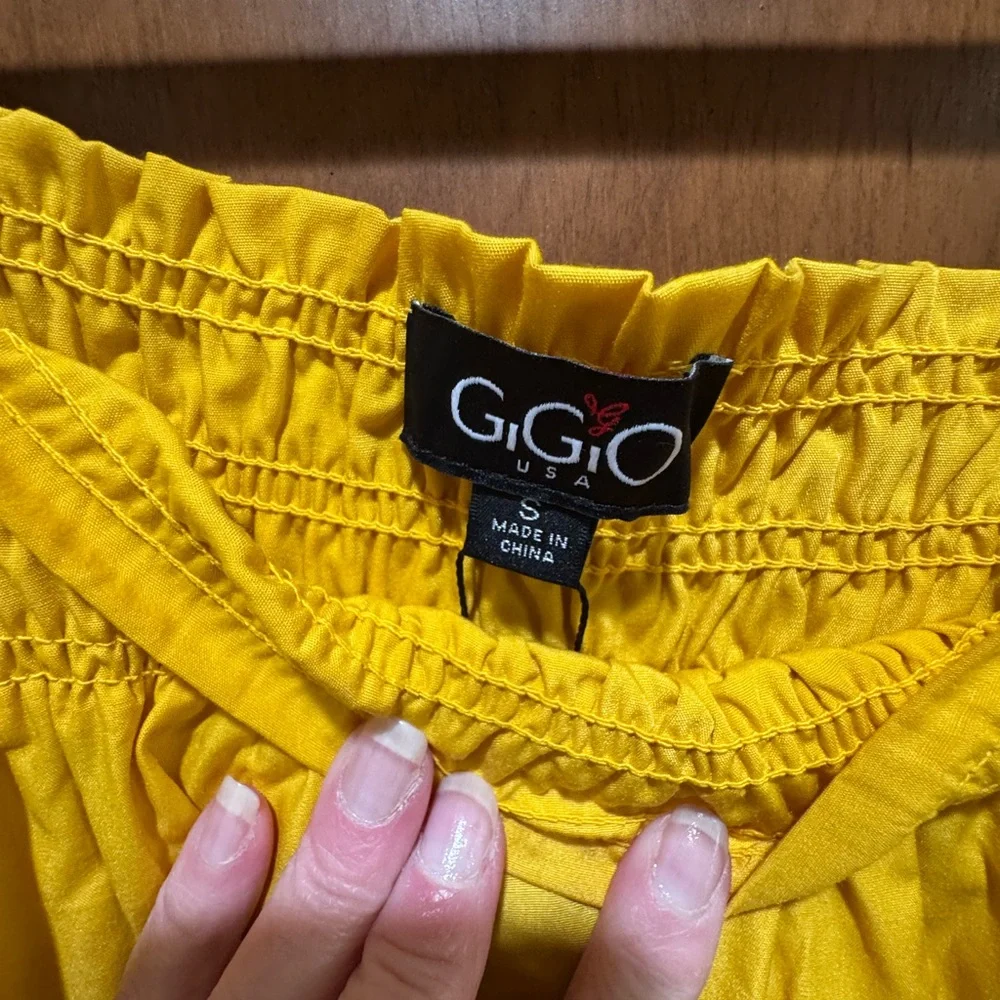 Elegant Yellow Smocked Blouse - Picture 2 of 6